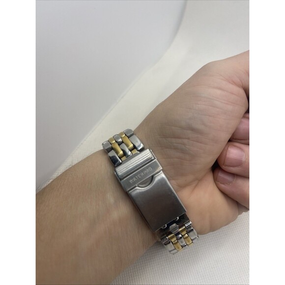 Men's Guess Waterpro Day Date Watch Needs New Battery - Picture 3 of 6